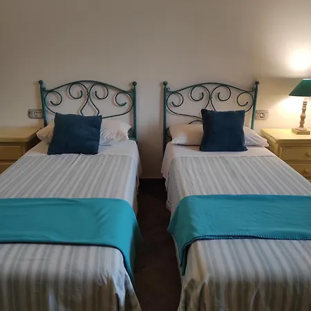 Bed & Breakfast Caledonia 3*